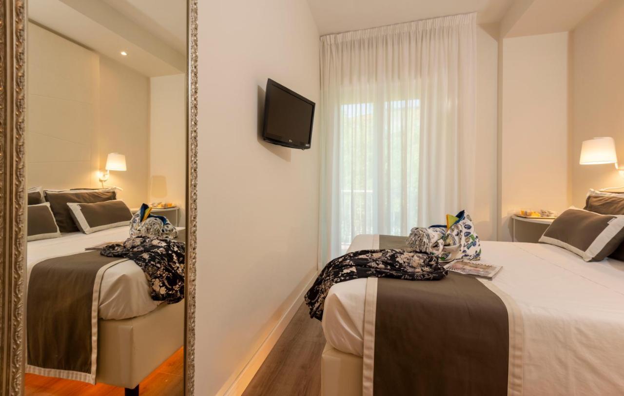 Atlas Hotel Riccione Esterno foto