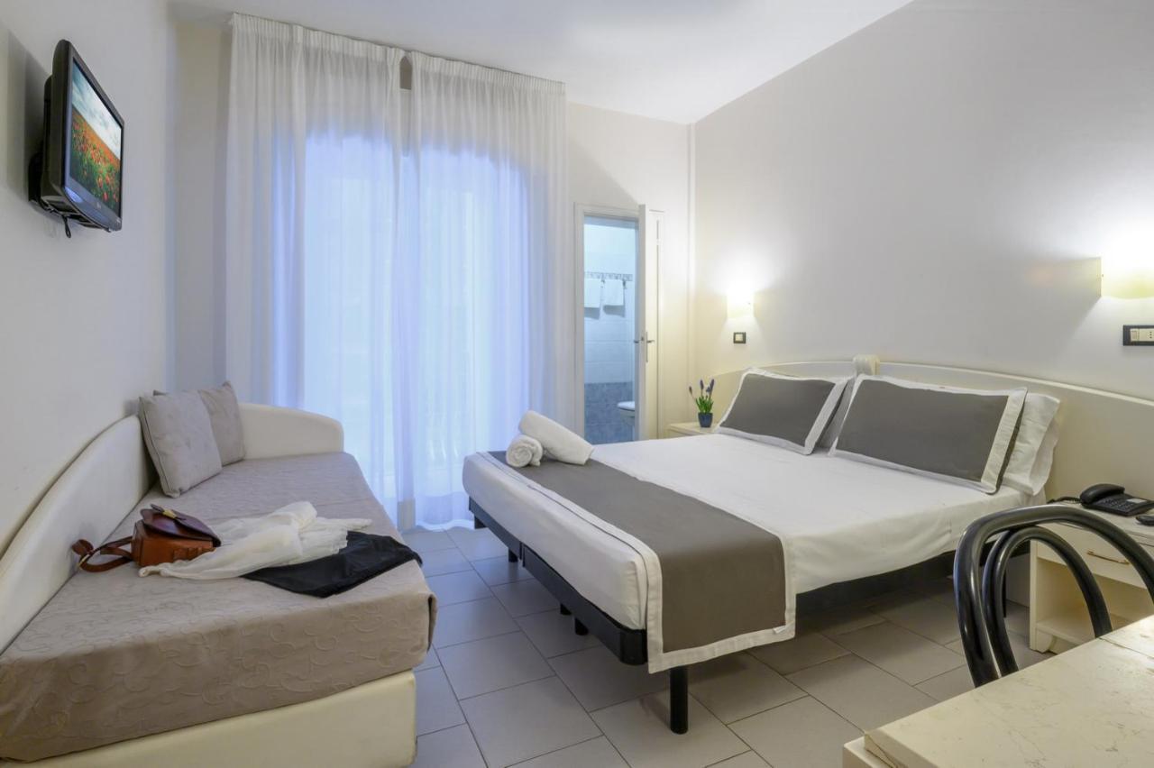 Atlas Hotel Riccione Esterno foto