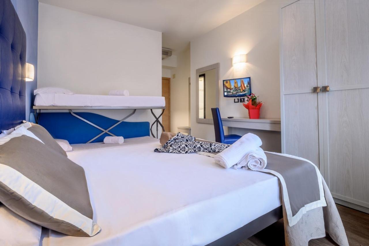 Atlas Hotel Riccione Esterno foto