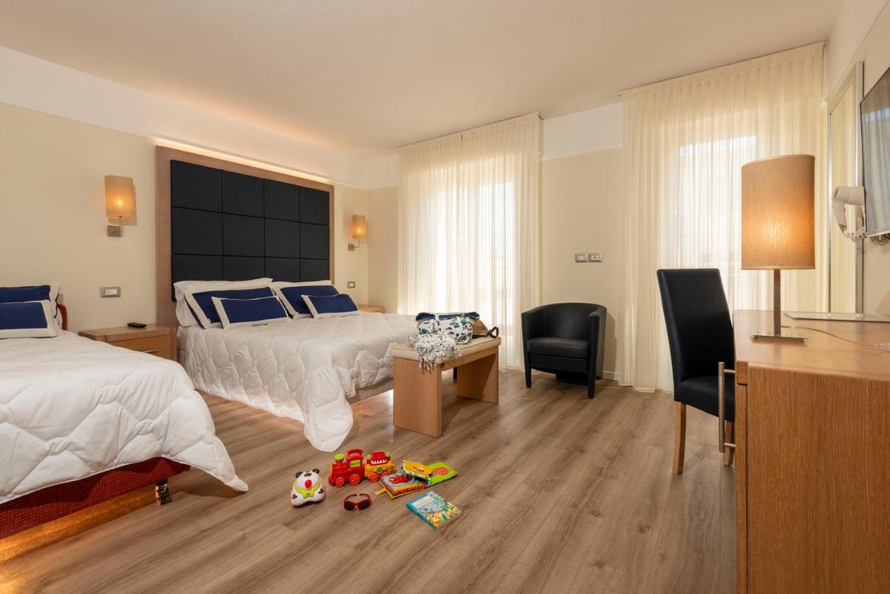 Atlas Hotel Riccione Esterno foto