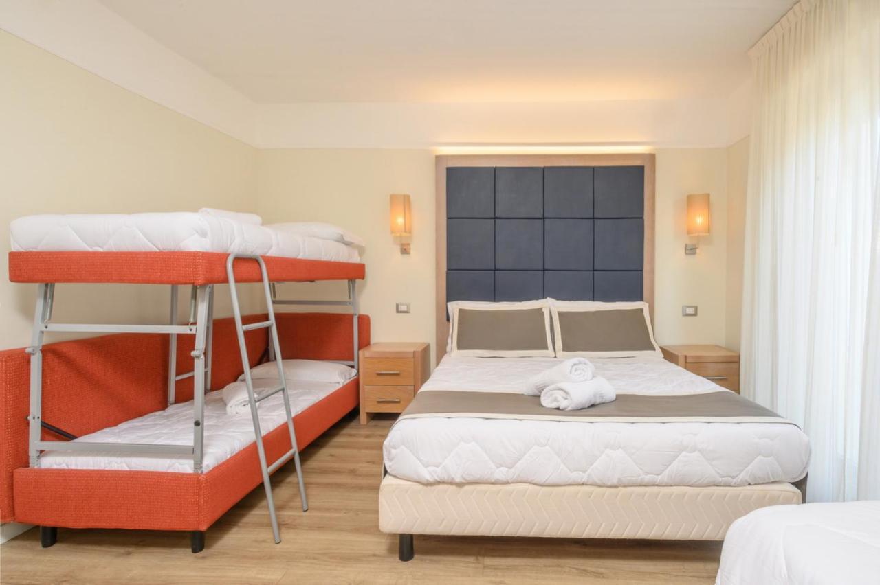 Atlas Hotel Riccione Esterno foto
