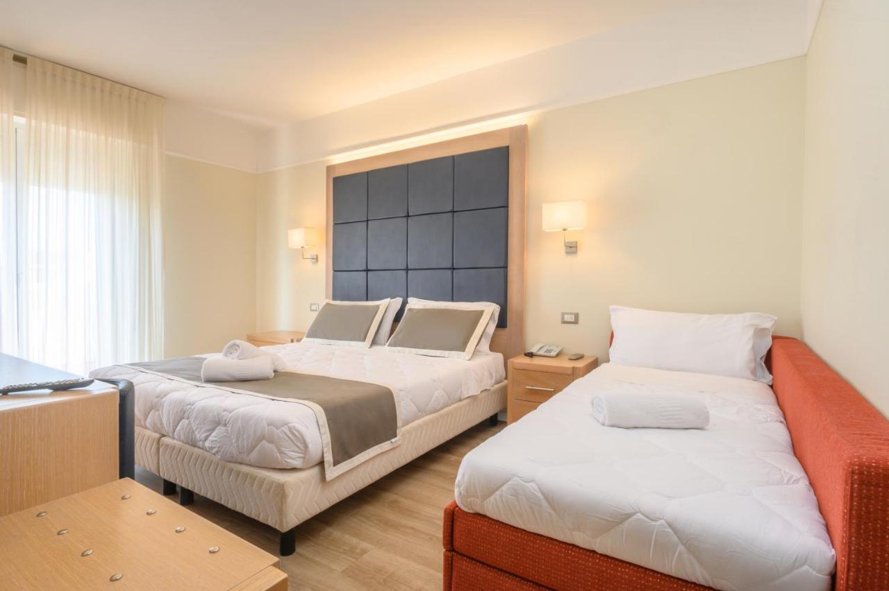 Atlas Hotel Riccione Esterno foto