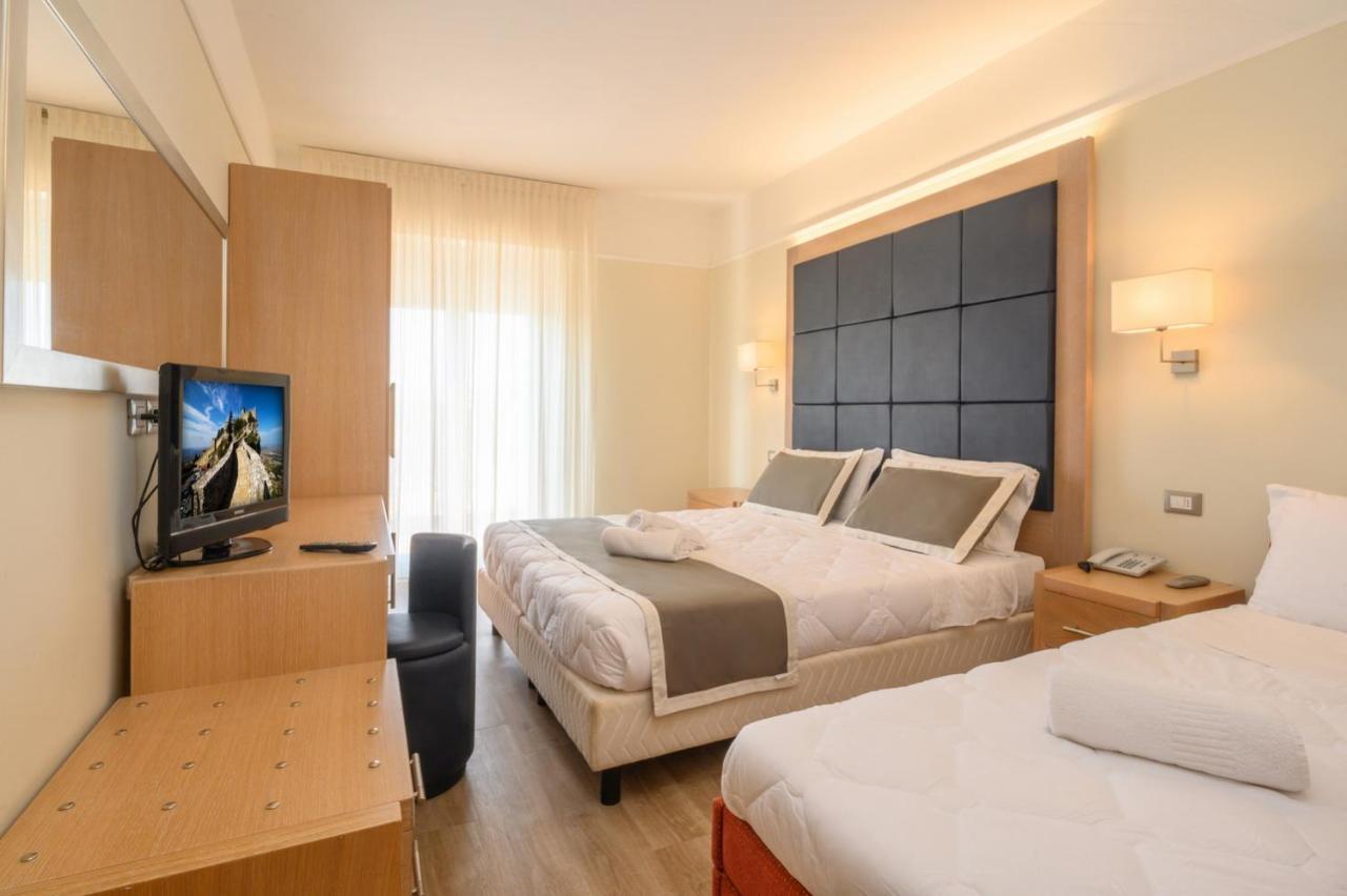 Atlas Hotel Riccione Esterno foto