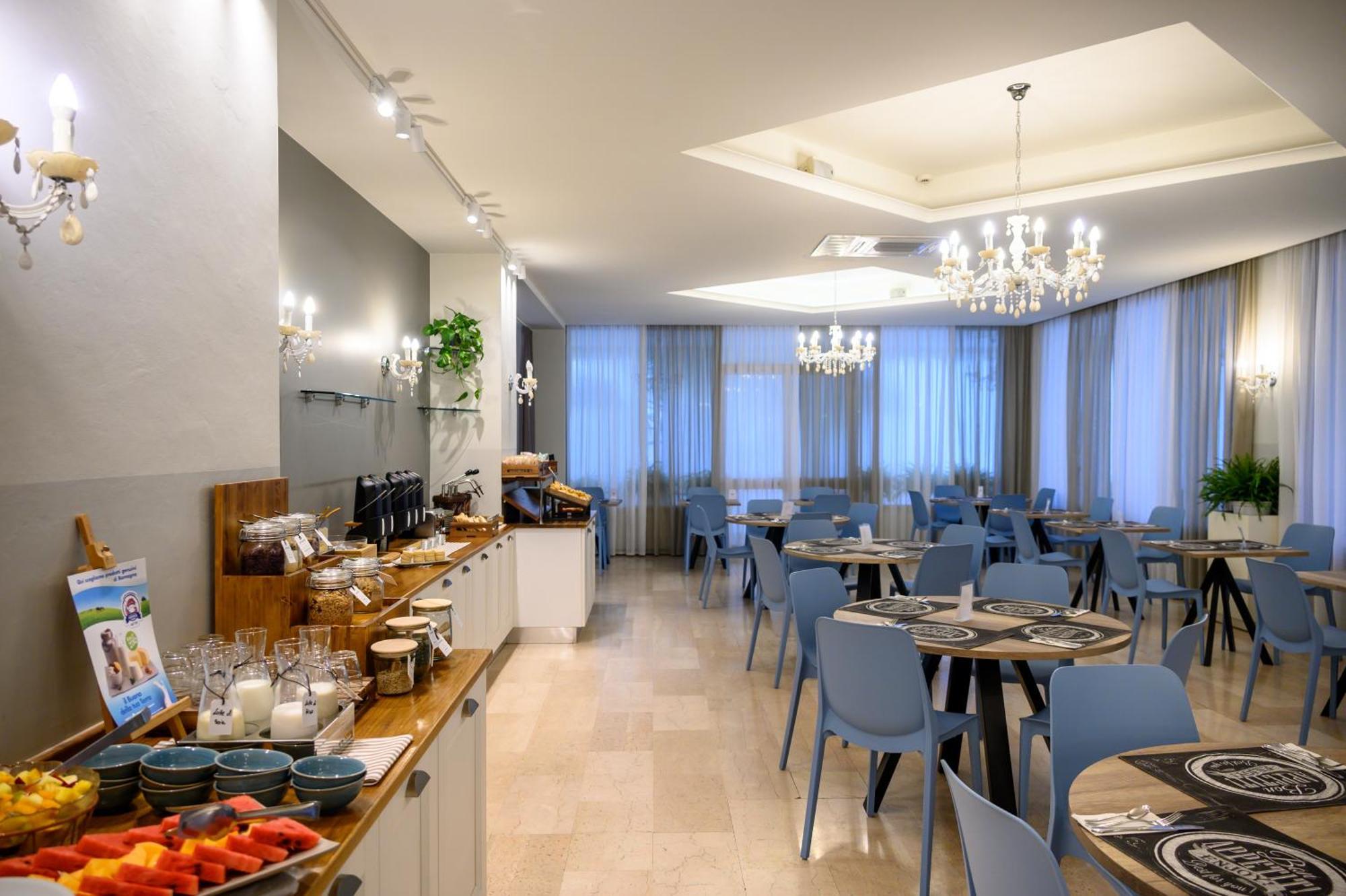 Atlas Hotel Riccione Esterno foto